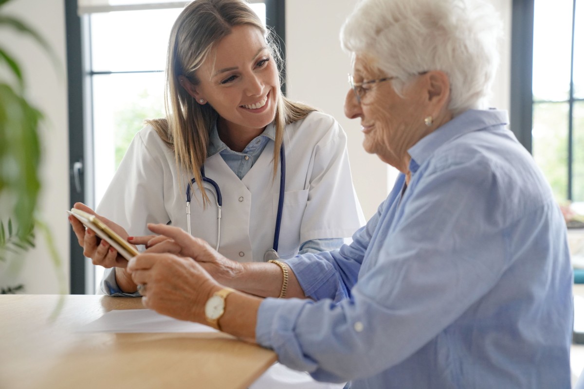 Fermale MD with elderly woman (1)